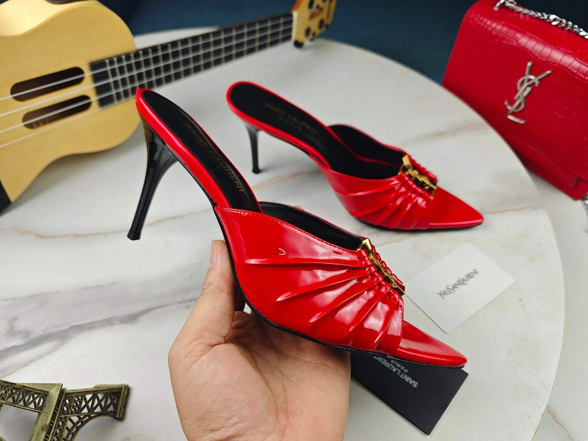 👟👟Ex-factory price 520👟👟 【Saint Laurent】Yves Saint Laurent, stiletto heel YSL sandals💃2024 early autumn counter synchronized with the latest styles, YSL, decoration👠 Classic and high-quality glamorous masterpieces, the hottest spring and summer series in the counter, with temperament, fashion, classic and attractive design style 😌The on-foot effect is particularly beautiful〰️, the material is imported from Italy, small black cow, imported black patent leather, lining, and foot pads; sheepskin, heel height, stiletto 9cm, size 35-41 (34.41.42 must be customized, non-returnable) outsole; imported genuine leather outsole, complete with counter packaging